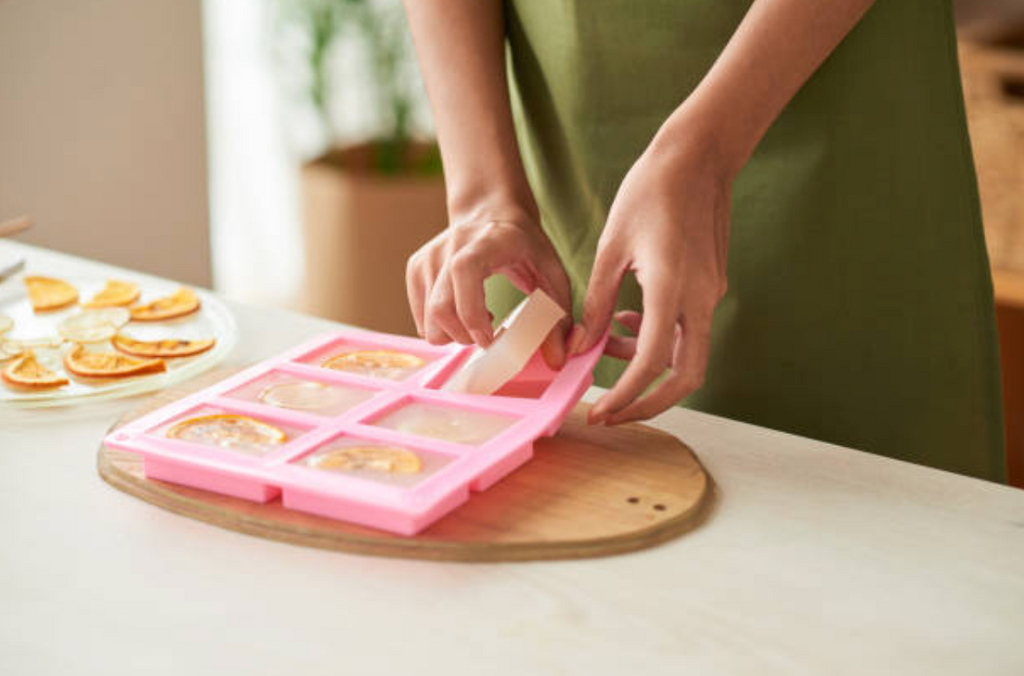 Comment faire du savon maison en utilisant des ingrédients naturels